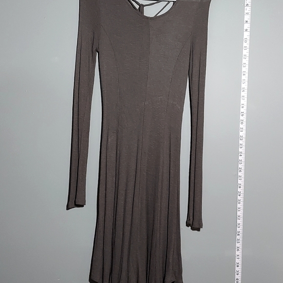 Very Stretchy army green dress with long sleeves - Picture 3 of 6